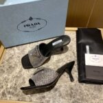 Satin Slides Schwarz mit Kristallen 7,5 cm - Image 3