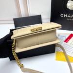 Boy Old Beige mit Kette 25 cm - Image 3