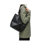 Mittlere Puzzle Fold Tote aus gl?nzendem Kalbsleder 31.5cm - Image 5