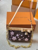 LV x TM Pochette Accessoires 20 cm - Image 4