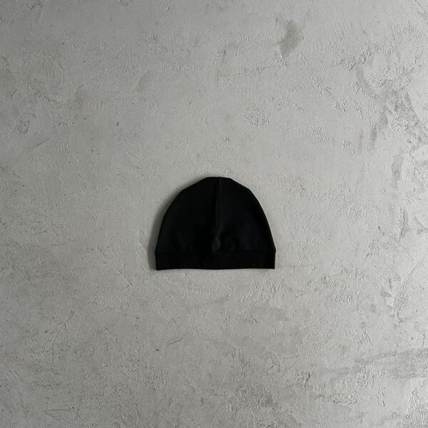 Synaworld Winter Black Red Beanie - Image 4