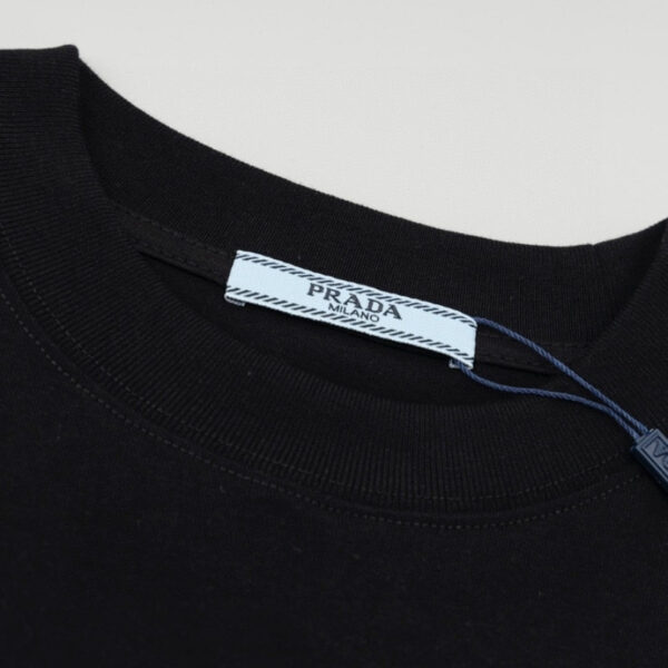 T-shirt Prada Black Graphic Logo PD038 - Image 7