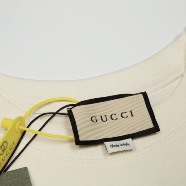 T-shirt Gucci Distressed Logo Beige GC047 - Image 8