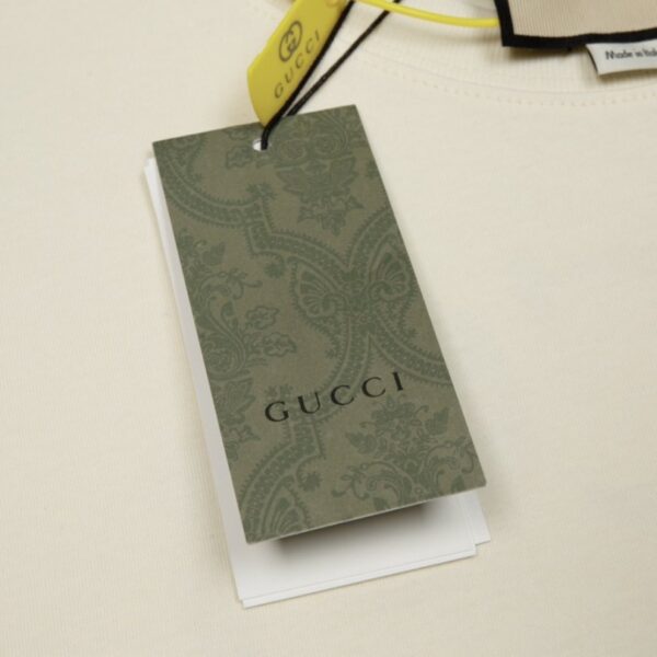 T-shirt Gucci Distressed Logo Beige GC047 - Image 7