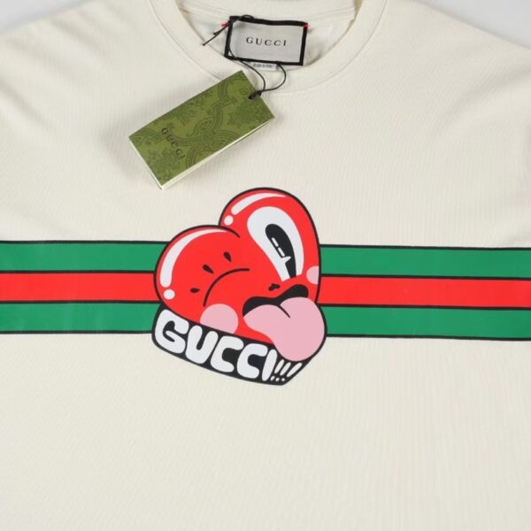 T-shirt Gucci Heart Logo White GC016 - Image 4