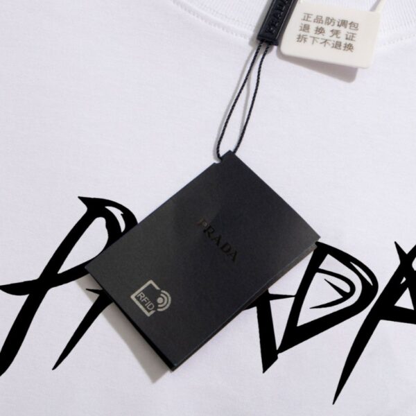 T-shirt Prada Milano White Graphic Logo PD032 - Image 9