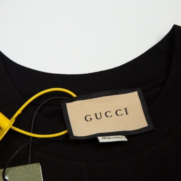 T-shirt Gucci Distressed Logo Black GC046 - Image 7