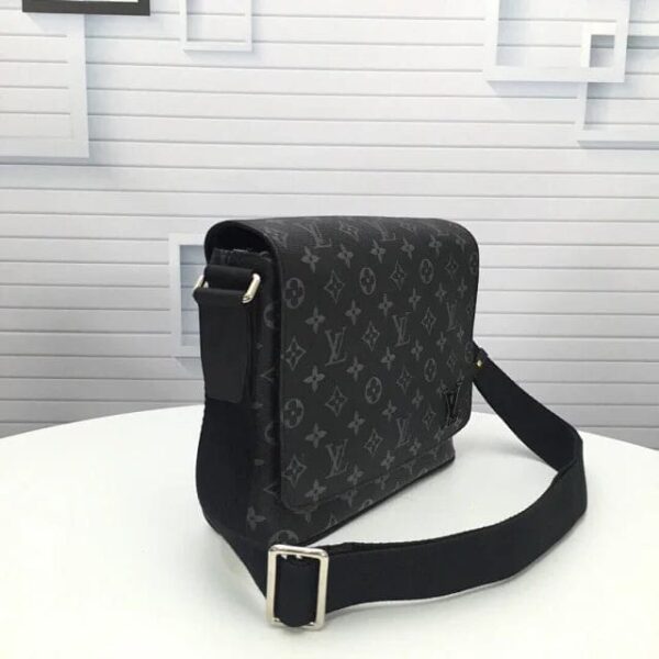 Louis Vuitton Bag Messenger District Monogram Eclipse - Image 5