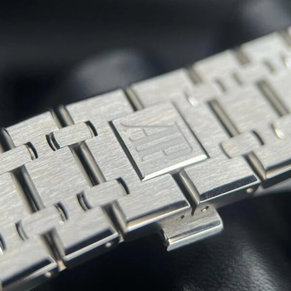 Audemars Piguet Royal Oak Offshore "Black Dial" 15400 ADP009 - Image 4