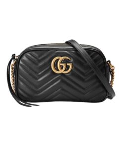 Die Schultertasche aus schwarzem Matelassé-Leder 24cm
