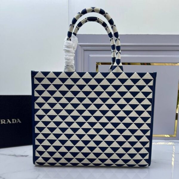 Symbole Embroidered Tote Blau 39 cm – Bild 3