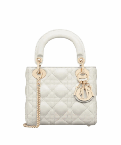 Lattekleurig lamsleer met Cannage-motief 17cm